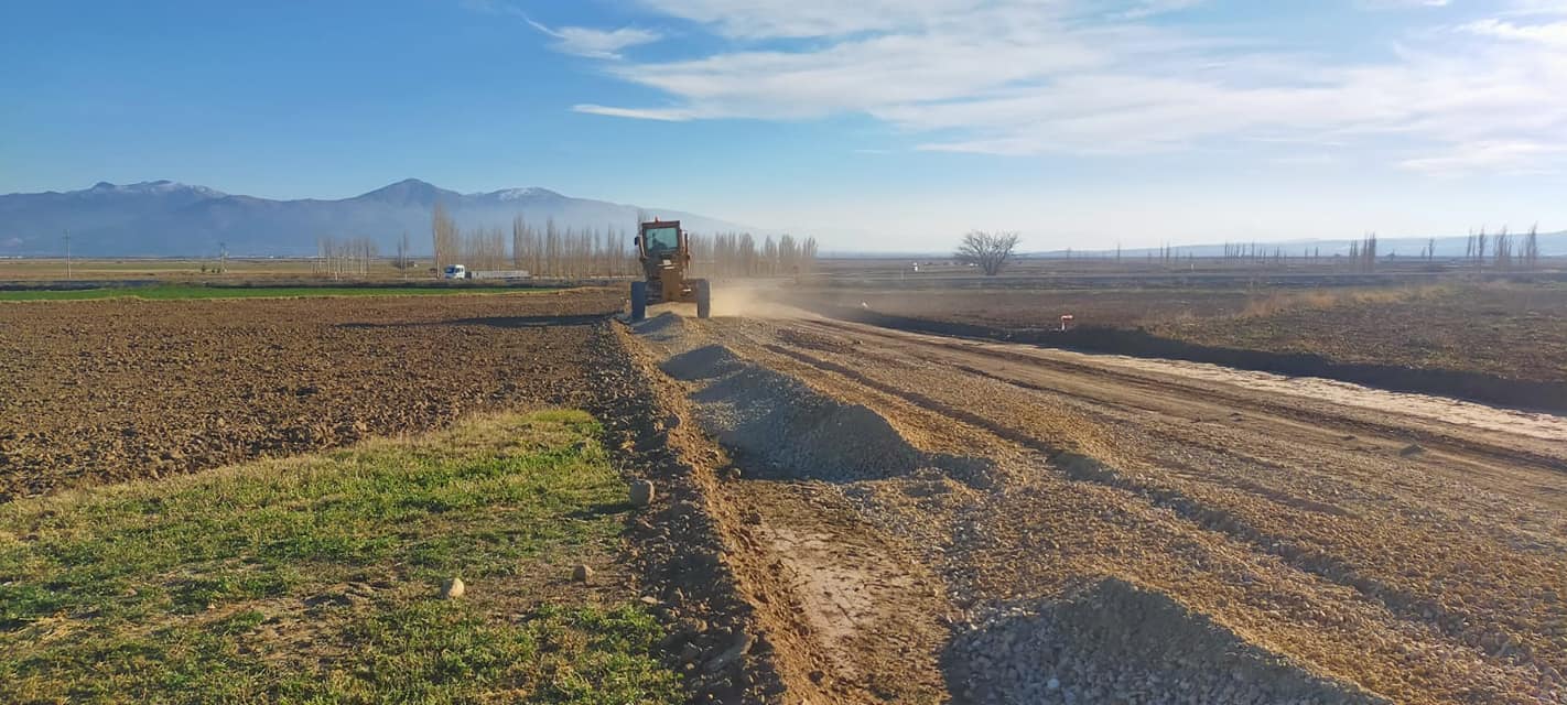 Gevurmezarı Mevkisindeki Arazi Yolu Asfalt Çalışmaları 