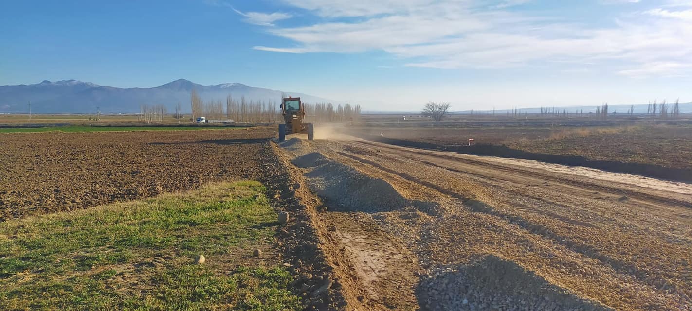 Gevurmezarı Mevkisindeki Arazi Yolu Asfalt Çalışmaları 